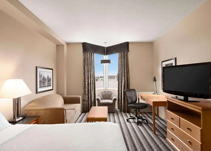 Royal Hotel West Edmonton, Trademark Collection By Wyndham