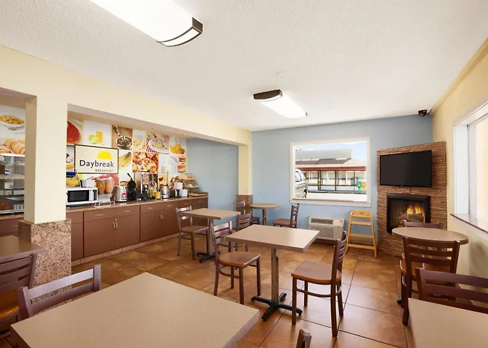 Days Inn By Wyndham Champaign/Urbana