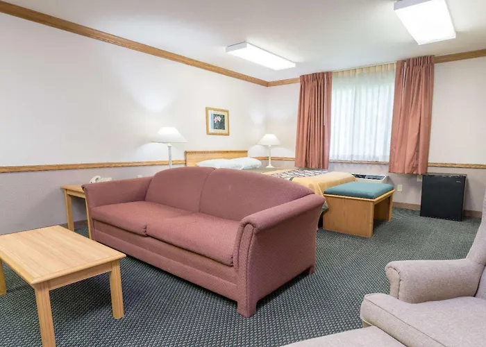 Super 8 By Wyndham Sheldon Hotel