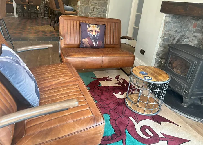 Feathers Hotel Bar And Restaurant Aberaeron