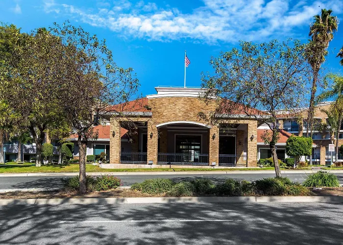 La Quinta By Wyndham Pomona Hotel