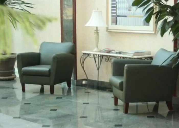 Maron Hotel & Suites Danbury