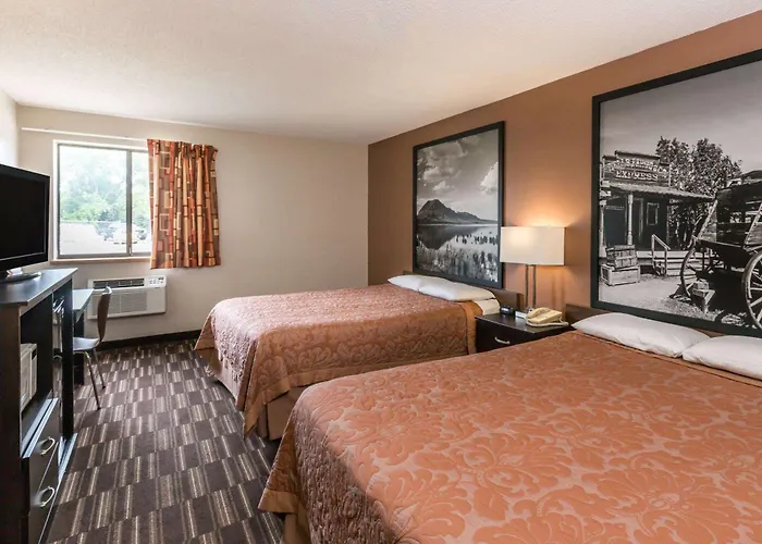 Super 8 By Wyndham Madison Hotel