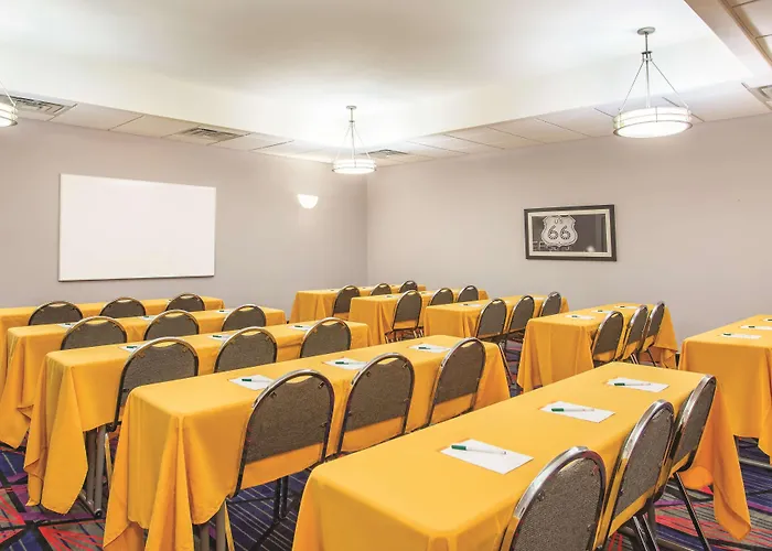 La Quinta By Wyndham Tulsa Airport / Expo Square Hotel