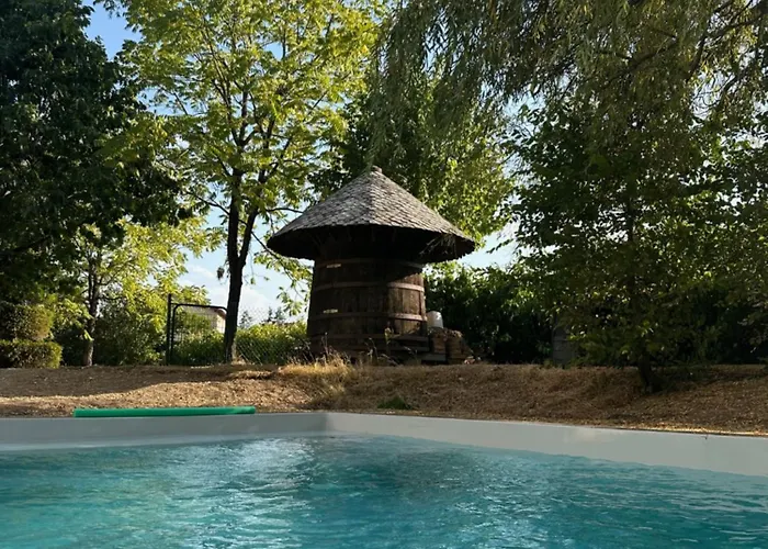 Logis Hotel Le Dahu Parigny 