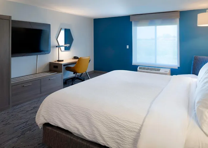 Holiday Inn Express Hotel & Suites Fort Atkinson By Ihg