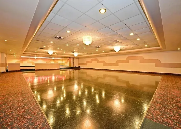 Howard Johnson By Wyndham Saint Joseph Benton Harbor