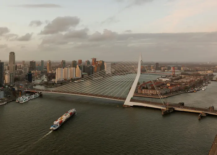 Rotterdam Teleport Hotel